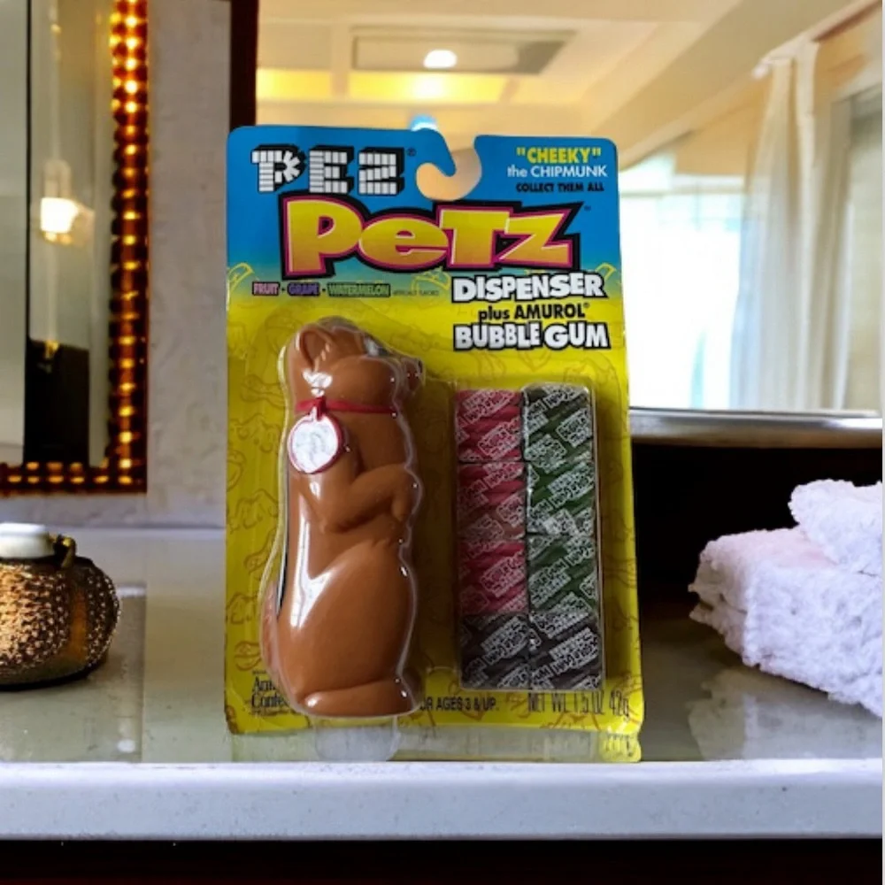 1998 PEZ PETZ “CHUNKY” THE CHIPMUNK DISPENSER PLUS AMURAL BUBBLE GUM